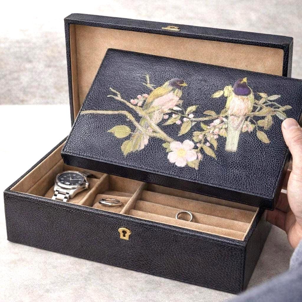Black Leather Jewelry Box with Bird Motif – Snakeskin Embossed Dresser Box, Elegant Men’s Gift, Velvet Interior Storage, Ready to Ship